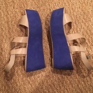 Pour le Victoire platform heels